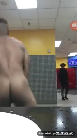 what gym is this guy jacks and uses dildo in the locker room _2