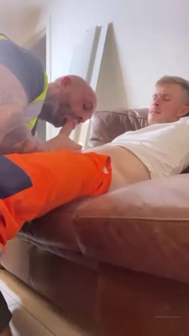 Construction worker giving his buddy a blowjob _2