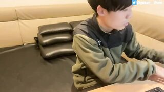 A Perverted College Student who was Horny at a Completely Private Internet Cafe Started Uncontrollab Yukun-JP - BussyHunter.com