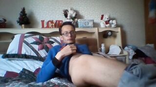 Skinny teen strokes his cock while lying down on a bed Peter bony