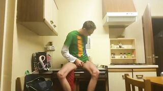 Old video from 2020 myself masturbating in my friends kitchen Peter bony