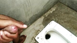 Indian Boy Masturbation in Bathroom Desimast - BussyHunter.com