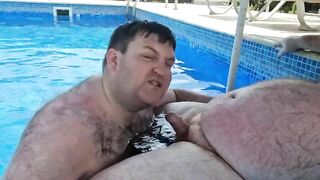 Stepson Sucks Daddy in Pool Brummieboi89 - BussyHunter.com