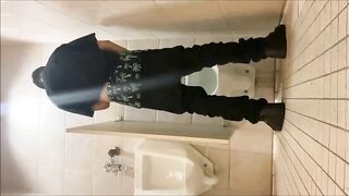 Public Restroom Sag - SexySaggerYo sexysaggeryo - BussyHunter.com