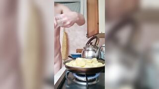 I fry potatoes Andkvcat - Amateur Gay Porn