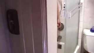 Straight Boys Suck Dick in Shower