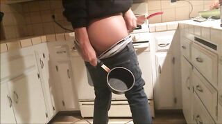 Saggin' in the Kitchen - SexySaggerYo sexysaggeryo - BussyHunter.com