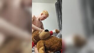 Very Skinny blonde plays with his face mask and puts his teddy bear clothes on himself Peter bony - Amateur Gay Porno