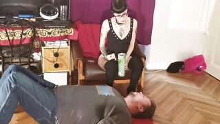 Slim goth domina feeding her slave mouth to mouth pt1 HD Beth Kinky - Amateur Gay Porno