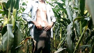 Indian Big Cock Showing in Maize Field Desimast - BussyHunter.com