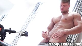 muscular hunk brad reaching a pleasure with hot sex machine2