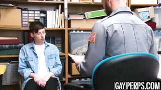 security guard caught himself a cute twink perp to bareback