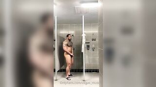 Vegas Muscle and Jarret Moon fool around in the gym showers - BussyHunter.com