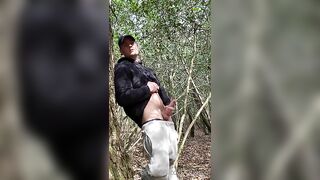 Jerking off and cumming outside while trying not to get caught Shredxx - BussyHunter.com