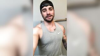 Jordan works out at gym and jerks off over his gym clothes JordanxBrandt - BussyHunter.com