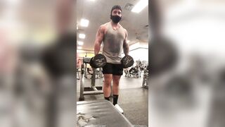 Jordan works out at gym and jerks off over his gym clothes JordanxBrandt - BussyHunter.com