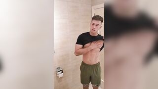 Rubbing oil over my body and jerking off hard Irish X - BussyHunter.com