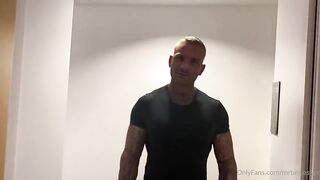 Oliver Hunt gives Billy Essex mrbillyessex a blowjob - BussyHunter.com