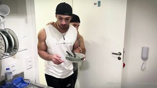 Lowi devorou o cuzinho de Mike Bebecito - BussyHunter.com (Gay Home Porn Videos)