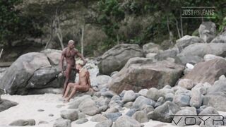 Voyr - Elijah Zayne Fucks Rhyheim Shabazz at The Beach (Bareback) - BussyHunter.com (Gay Home Porn Videos)