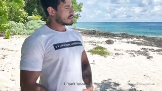 Alejo Ospina - Blowing stranger in the beach - BussyHunter.com (Gay Home Porn Videos)