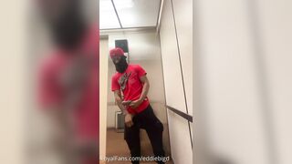  EddieBigD Getting caught in The Elevator BussyHunter.com (Gay Porn Videos xxxx)