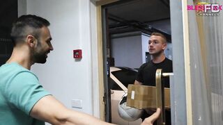 The delivery man puts me the whole package BLESSEXXX GAY - BussyHunter.com (Gay Porn sexxx)