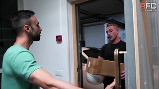 delivery man APOLO ADRI - BussyHunter.com (Gay Porn sexxx)