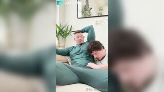 Thatguyfromwalesufollow gives Tom HardTomXXX a blowjob - Gay Fans BussyHunter.com