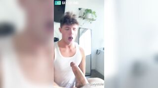 Joey Stoley joeystole gives Jon Toney jtxtoney a blowjob till we both cum - Gay Fans BussyHunter.com