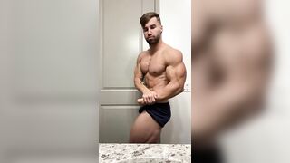 Flexing hard before my shower Jake Burton JakeBurtonOfficial - Gay Fans BussyHunter.com