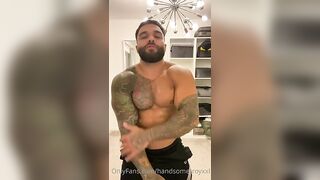 Doing a strip tease and showing off my muscles Handsometroyxxl - Gay Fans BussyHunter.com