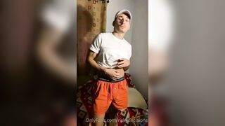 Showing off my body and big dick Riskydecisions - Gay Fans BussyHunter.com