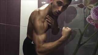 Flexing while in the shower DylonSC - Gay Fans BussyHunter.com