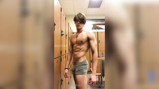 Flexing in the gym locker room Chase Stobbe cmschse - Gay Fans BussyHunter.com