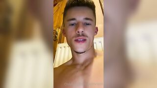 Late night jerk off gymladchris69 - Gay Fans BussyHunter.com