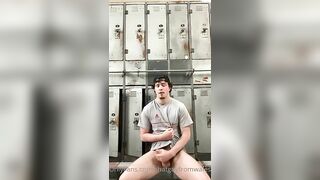 Jerking off in the gym locker room Thatguyfromwalesufollow - Gay Fans BussyHunter.com