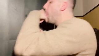 24 ans il sort de soiree et vient donner sa grosse bite mateo vespiacci - gay video